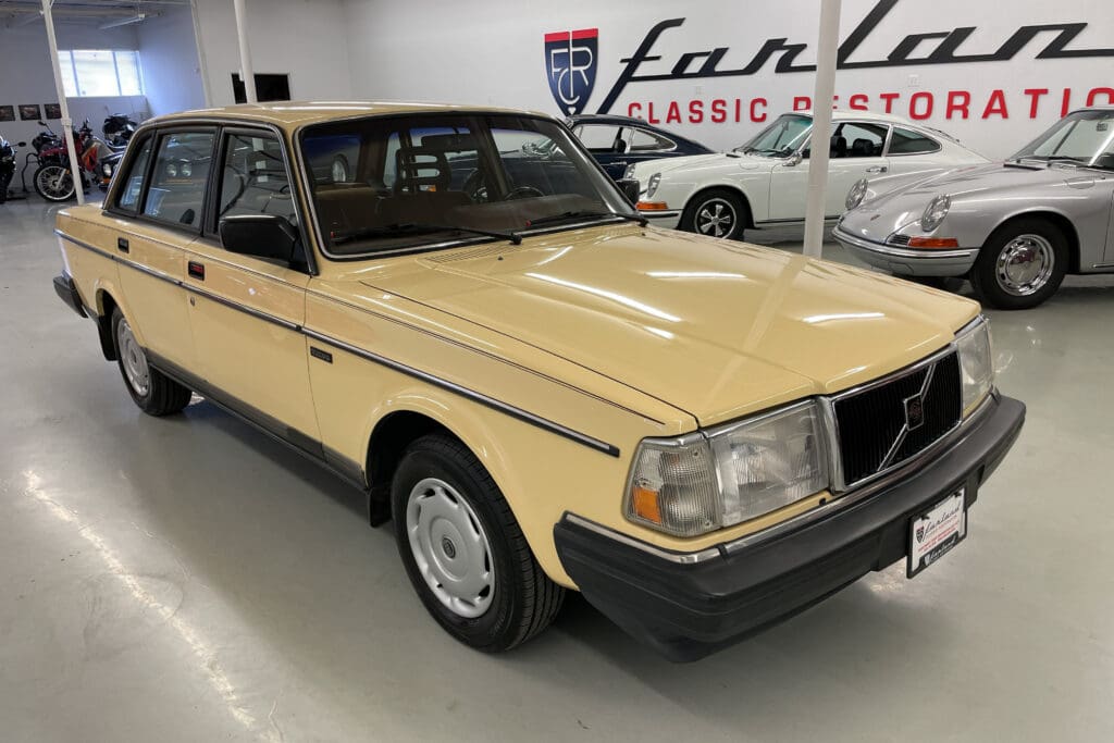 1986 VOLVO 240 4DR SEDAN AUTO